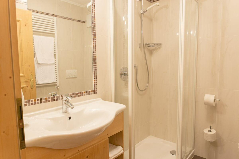 Bathroom 4, Hotel Malder, Trento