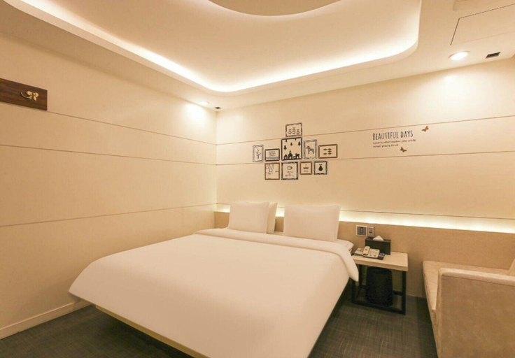 Room 5, Moon Bay Hotel, Suyeong