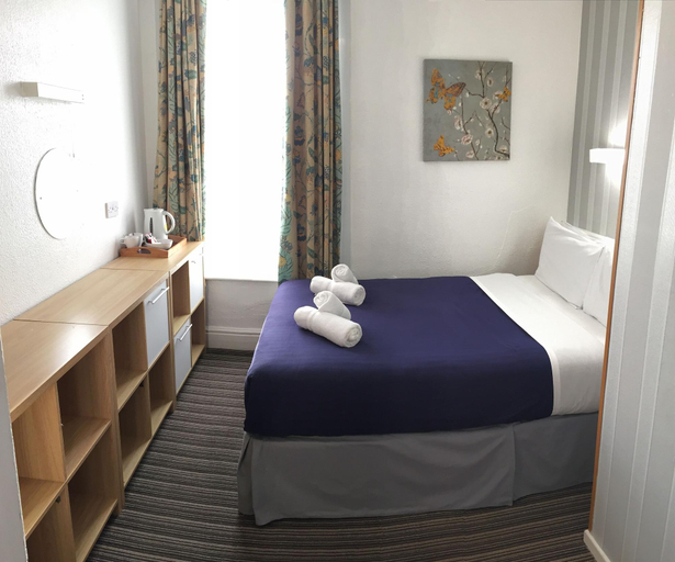 Bedroom 4, The Talbot Hotel, Sefton