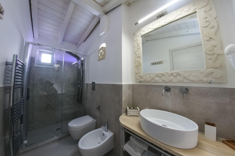 Bathroom 4, Clara Domus, Lecce