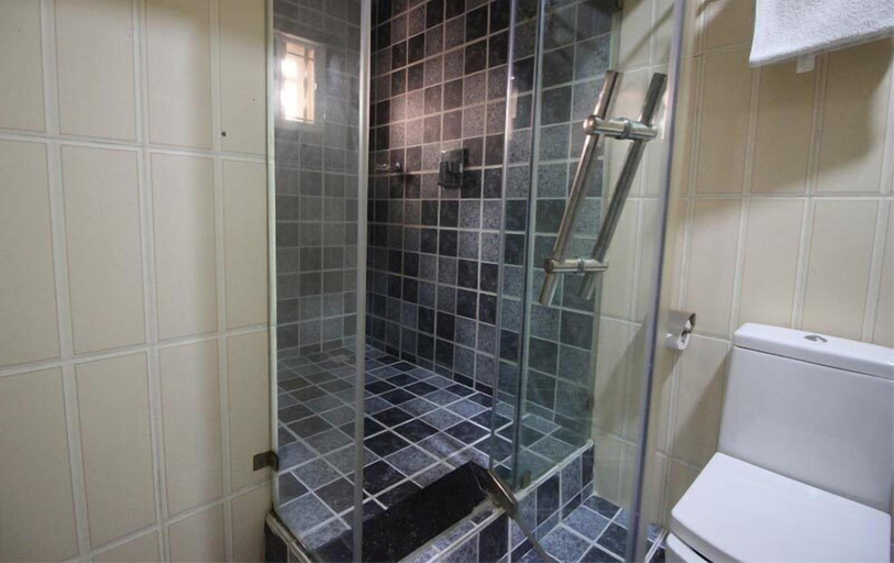 Bathroom, City Global Hotels Owerri, Owerri West