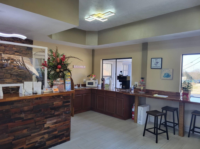 Public Area 3, Smokies Motel, Sevier