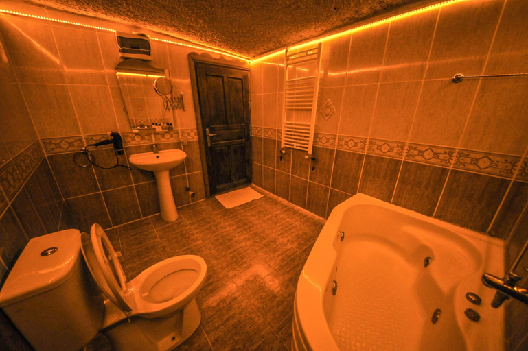 Bathroom 4, Mysterious Cave Suites, Nevşehir
