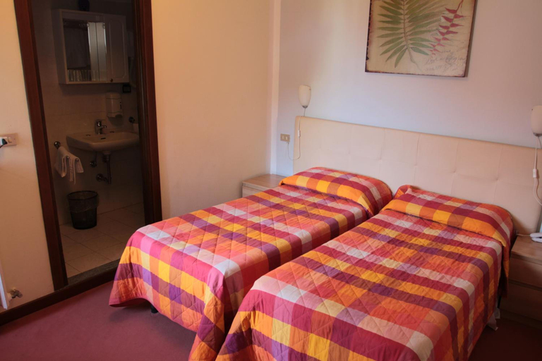 Bedroom 5, Hotel Domodossola, Verbano-Cusio-Ossola