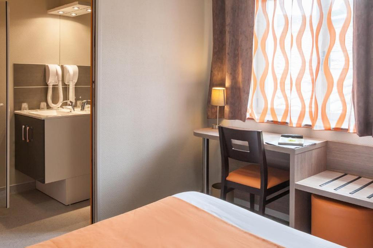 Room 5, Logis Hotel Les Voyageurs, Puy-de-Dôme
