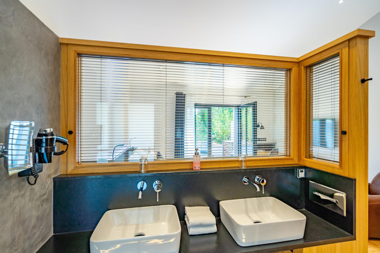Bathroom 5, Hôtel Ile de Ré, Charente-Maritime