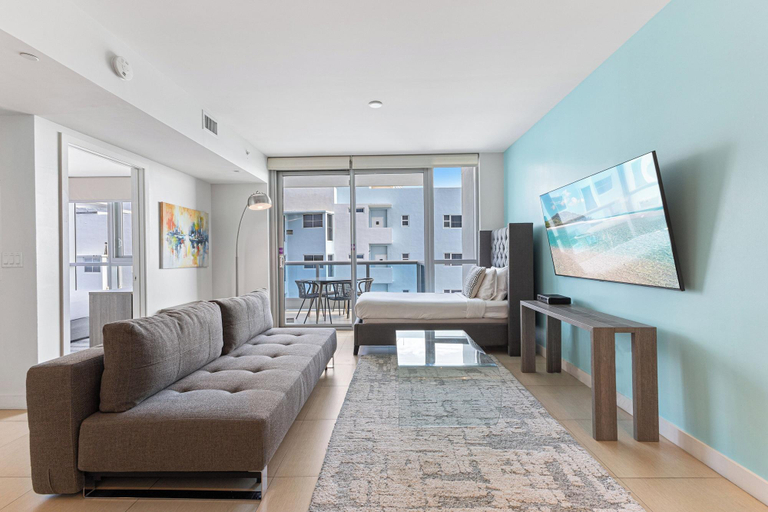 Room 4, Dharma Home Suites Miami At Monte Carlo, Miami-Dade