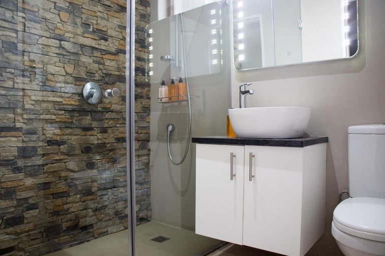 Bathroom 4, A Queenslin Guesthouse, Cape Winelands