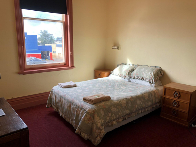 Bedroom 5, Royal Hotel, Horsham - Central