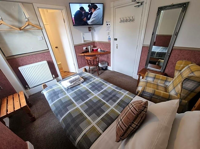 Bedroom 5, Roy Bridge Hotel, Highland