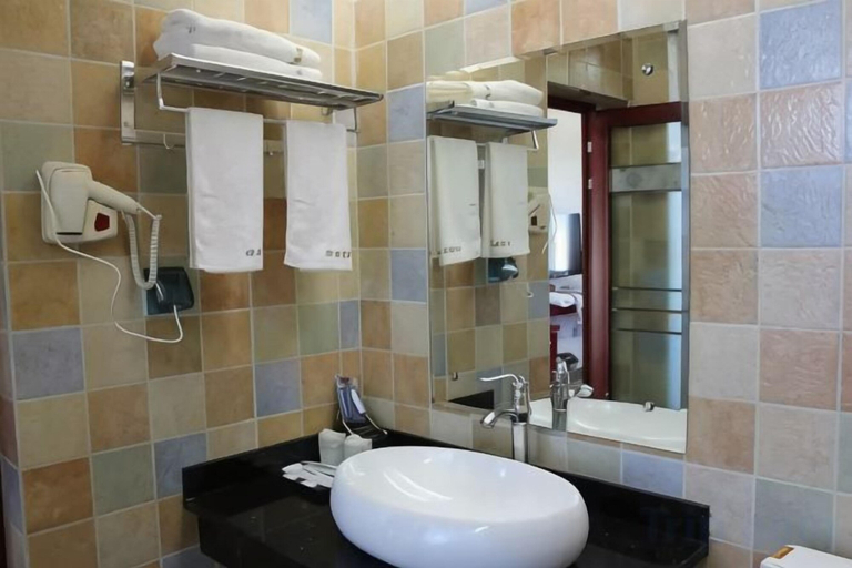 Bathroom 3, Zhen Kangxin Futai Hotel, Kunlong