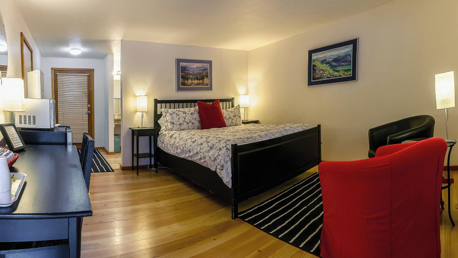 Room 5, Green Springs Inn & Cabins, Jackson