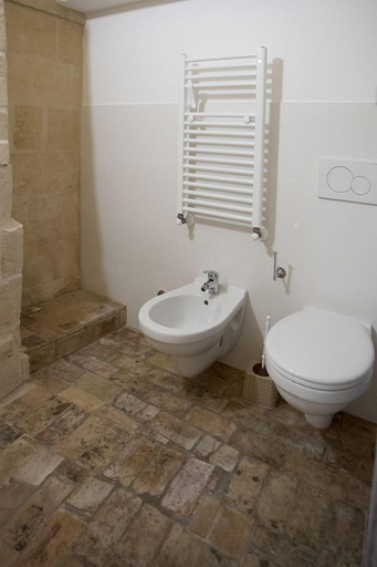 Bathroom 3, Palazzo Montemurro, Matera
