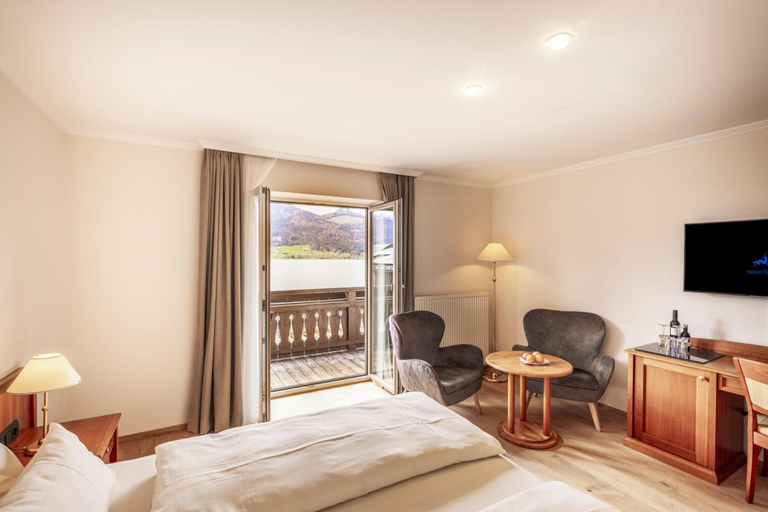 Bedroom 4, Seeböckenhotel Zum Weißen Hirschen, Gmunden