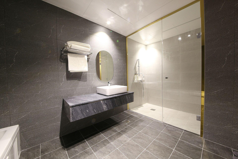 Bathroom 4, Hotel LeeSunDeok, Busanjin
