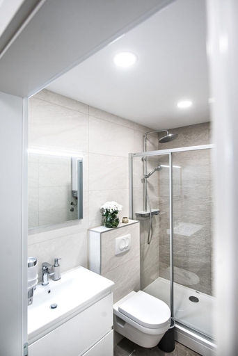 Bathroom 4, Dubrovnik Spectrum Rooms, Dubrovnik