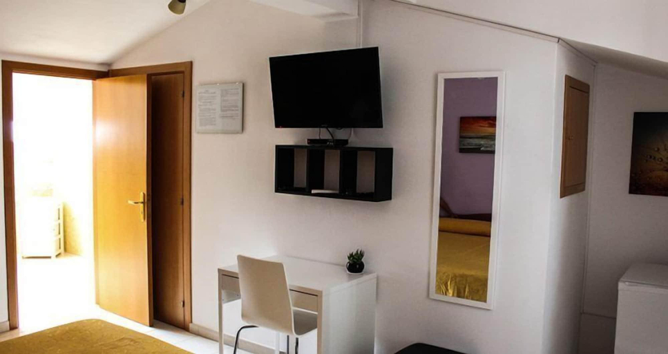 Room 5, B B Due Passi E Il Mare, Messina