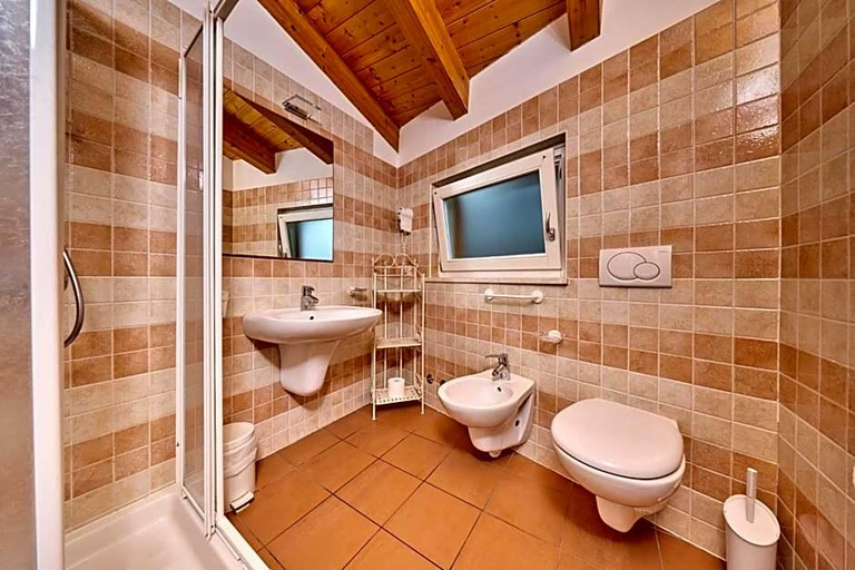Bathroom 3, San Marco, Verona