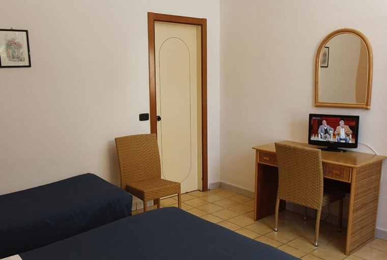 Bedroom 3, Hotel Residence La Darsena, Salerno