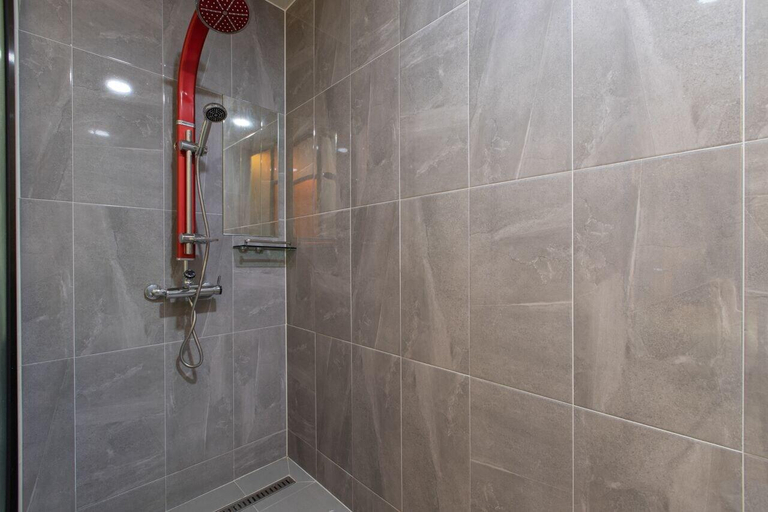 Bathroom 4, Pentastar Hotel, Gimpo
