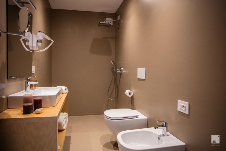 Bathroom 5, The Lady C High Apartments, Vibo Valentia