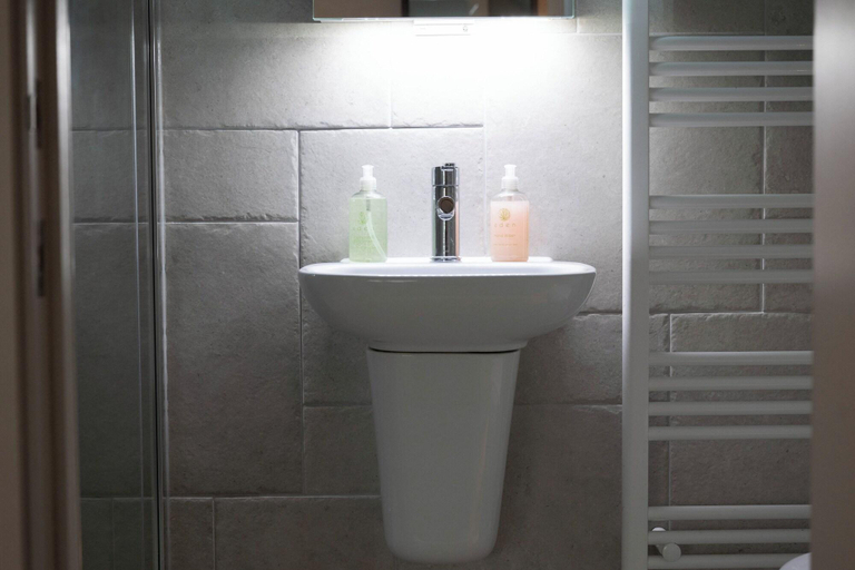 Bathroom 3, St Tudy Inn, Cornwall