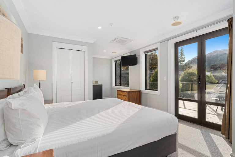 Room 3, Spacious Unit With Views And Balcony, Queenstown-Lakes
