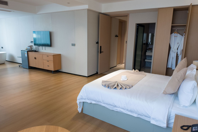 Room 3, Ebony Hotel, Wouri