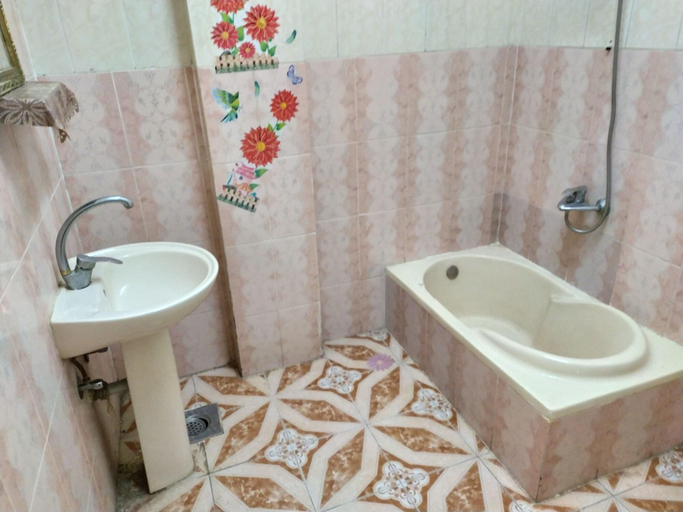 Bathroom 5, New Cairo Moon, Qasr an-Nil