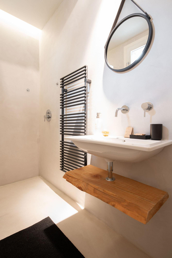 Bathroom 4, Officine Cavour Apartments, Padua