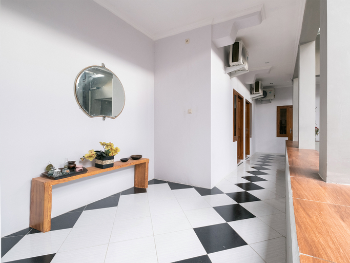 Lobby 4, Oyo 2669 Crown Residence, Yogyakarta