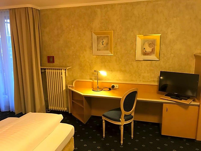 Bedroom 1, Hotel Ambiente, München