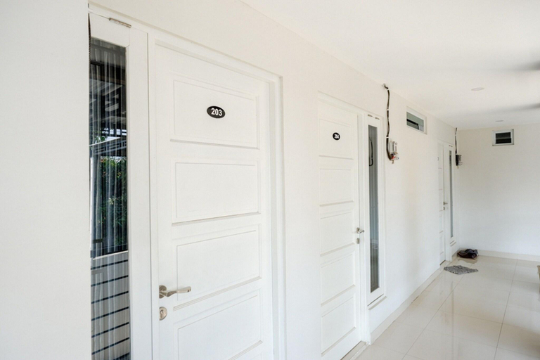 Lobby 3, Formerly RedDoorz Plus Syariah Stasiun Tegal 2, Tegal
