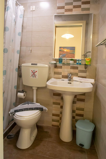 Bathroom 3, Rania Studios, Crete