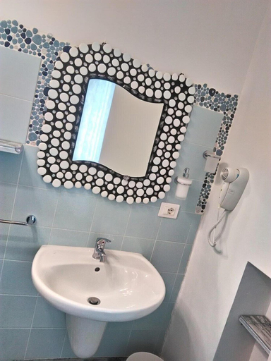 Bathroom 4, Versomare, Bari