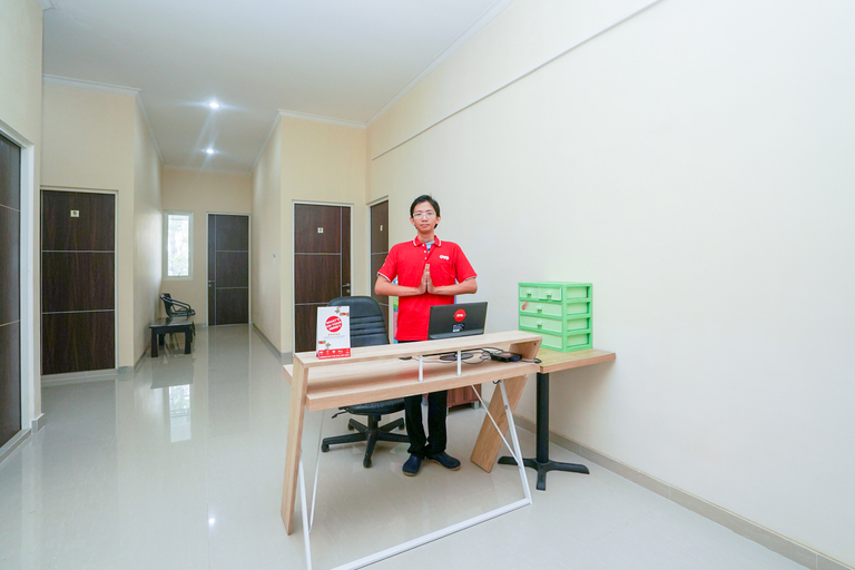 Lobby 5, Oyo 1957 Riverside Residence, Surabaya
