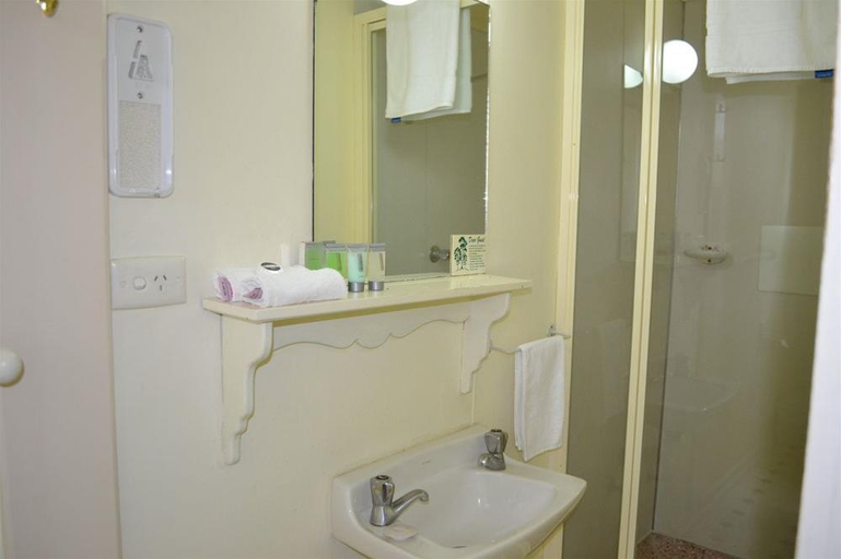 Bathroom 3, Point Lonsdale Guest House, Queenscliffe