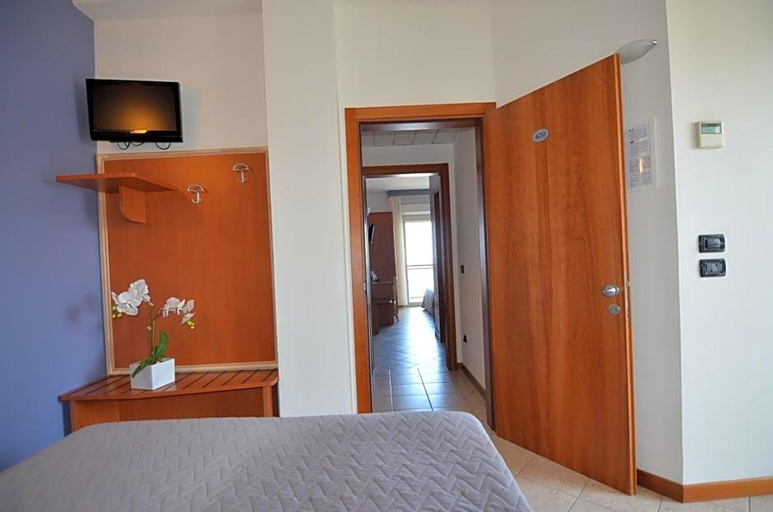 Bedroom 4, Londra, Ravenna
