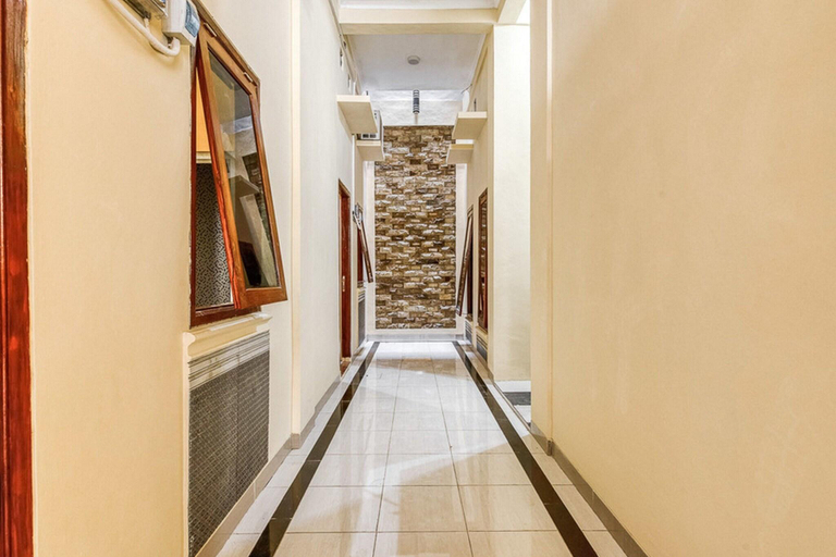 Lobby 3, Formerly RedDoorz Syariah Kertomenanggal Surabaya, Surabaya