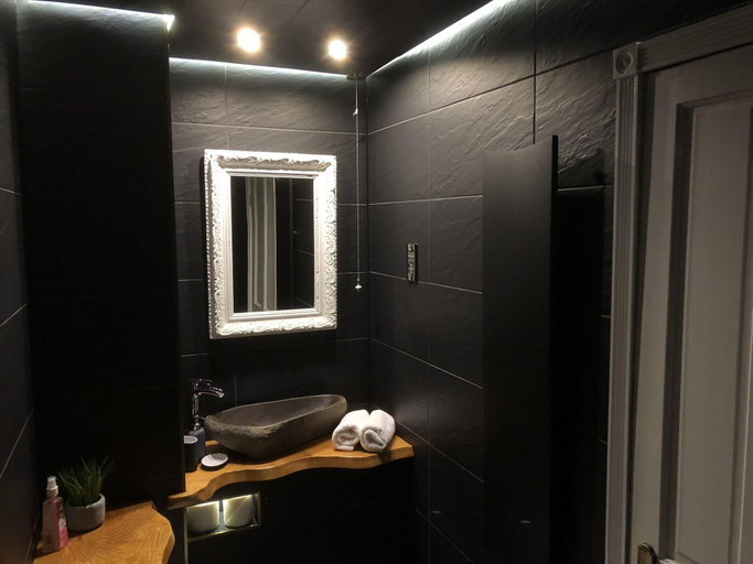 Room 3, Alamo Guest House, Glasgow