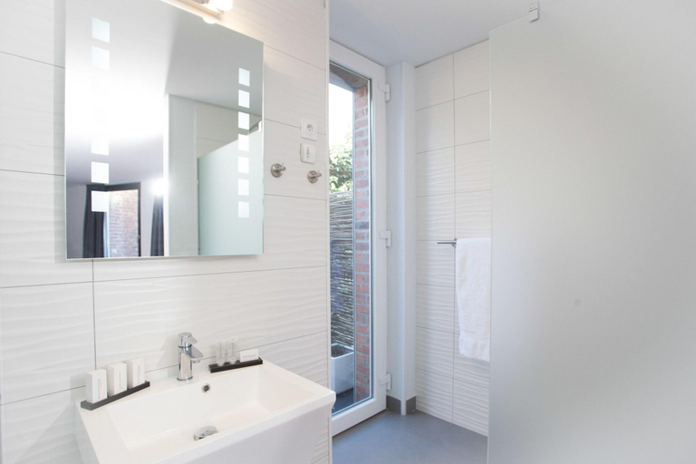 Bathroom 5, Esplanade Lille, Nord