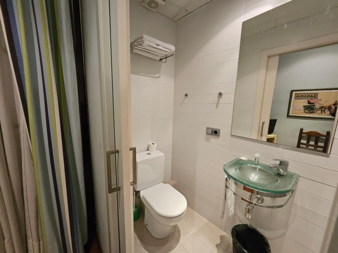 Bathroom 5, Hotel Jaume I, Barcelona