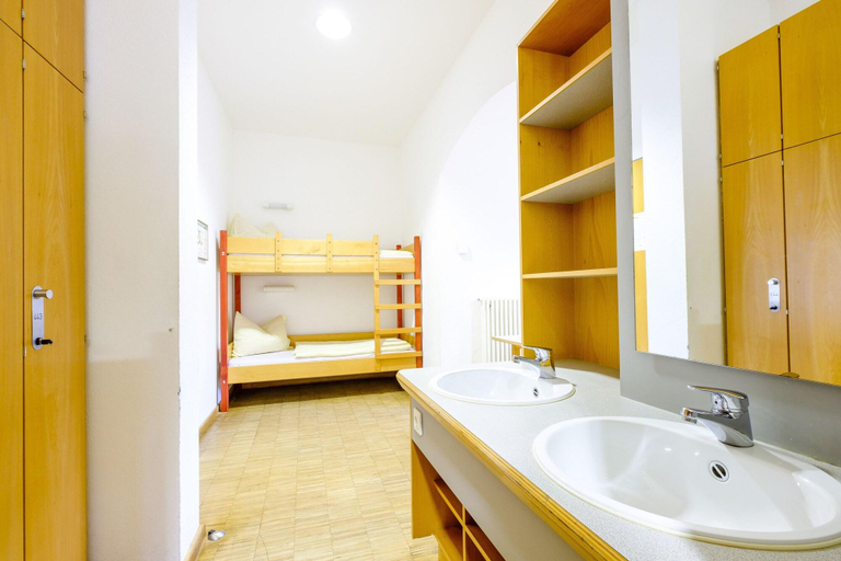 Room 4, Jugendherberge Passau, Passau