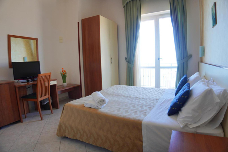 Bedroom 4, New Hotel Sonia, Salerno
