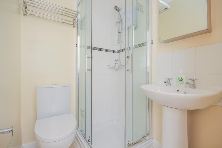Bathroom 4, Harris Guesthouse, Oxfordshire