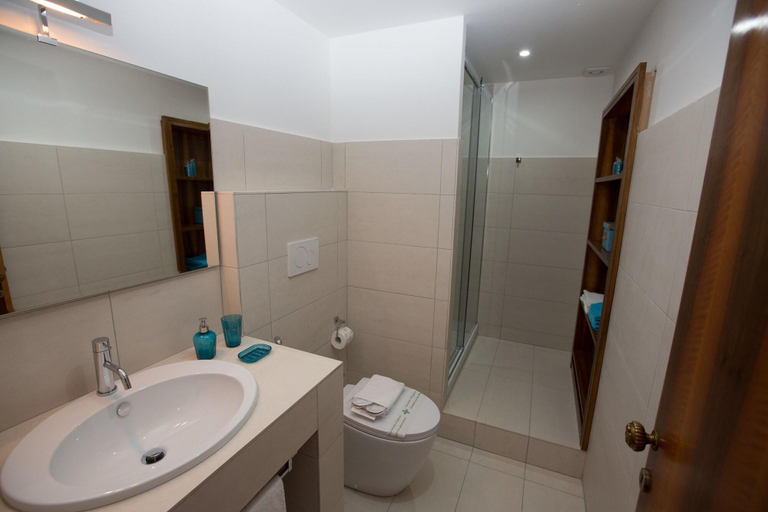 Bathroom 3, Ad 2015 Guesthouse, Rome