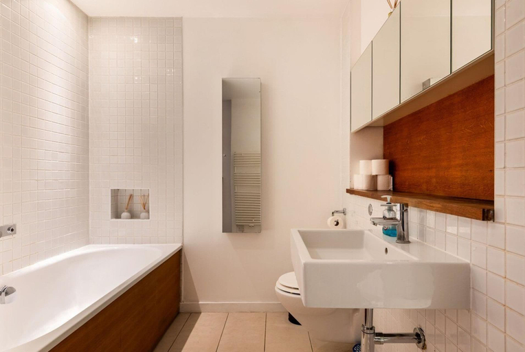 Bathroom 4, Apt - Sleeps 4 - Pets Ok - Roof Garden, London