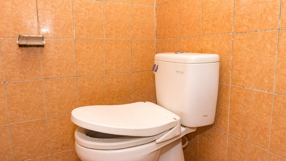Room 2, Formerly RedDoorz near Sentani Airport Jayapura, Jayapura