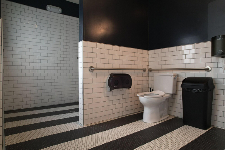 Bathroom 4, Chapter San Francisco, San Francisco