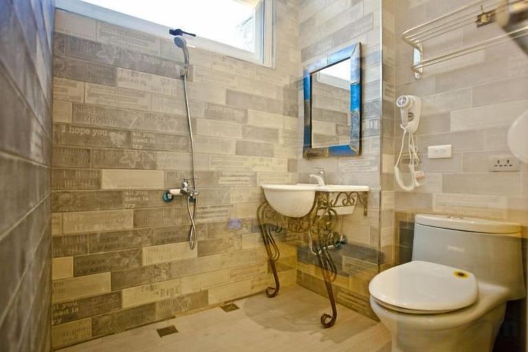Bathroom 4, Kenting Hostel (Dawan), Pingtung